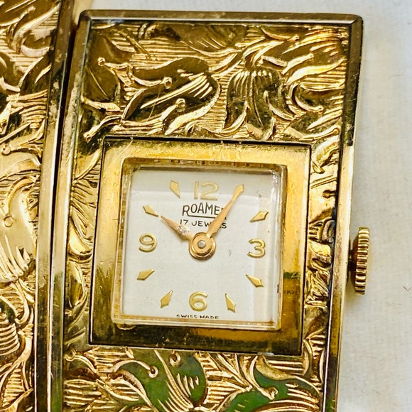 Vintage Gold Women's Bangle Wind-up Watch with Floral Design - Picture 4 of 9